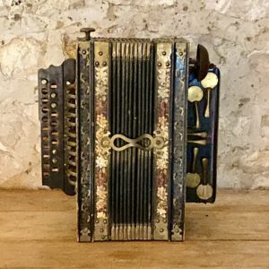 TRCAHELIE ACCORDEON ANCIEN